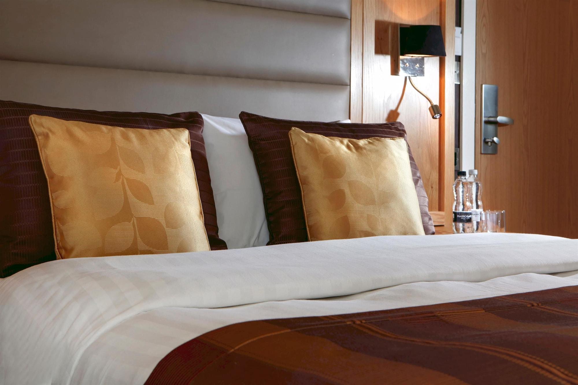Mornington Kensington, Bw Premier Collection Hotel 4*