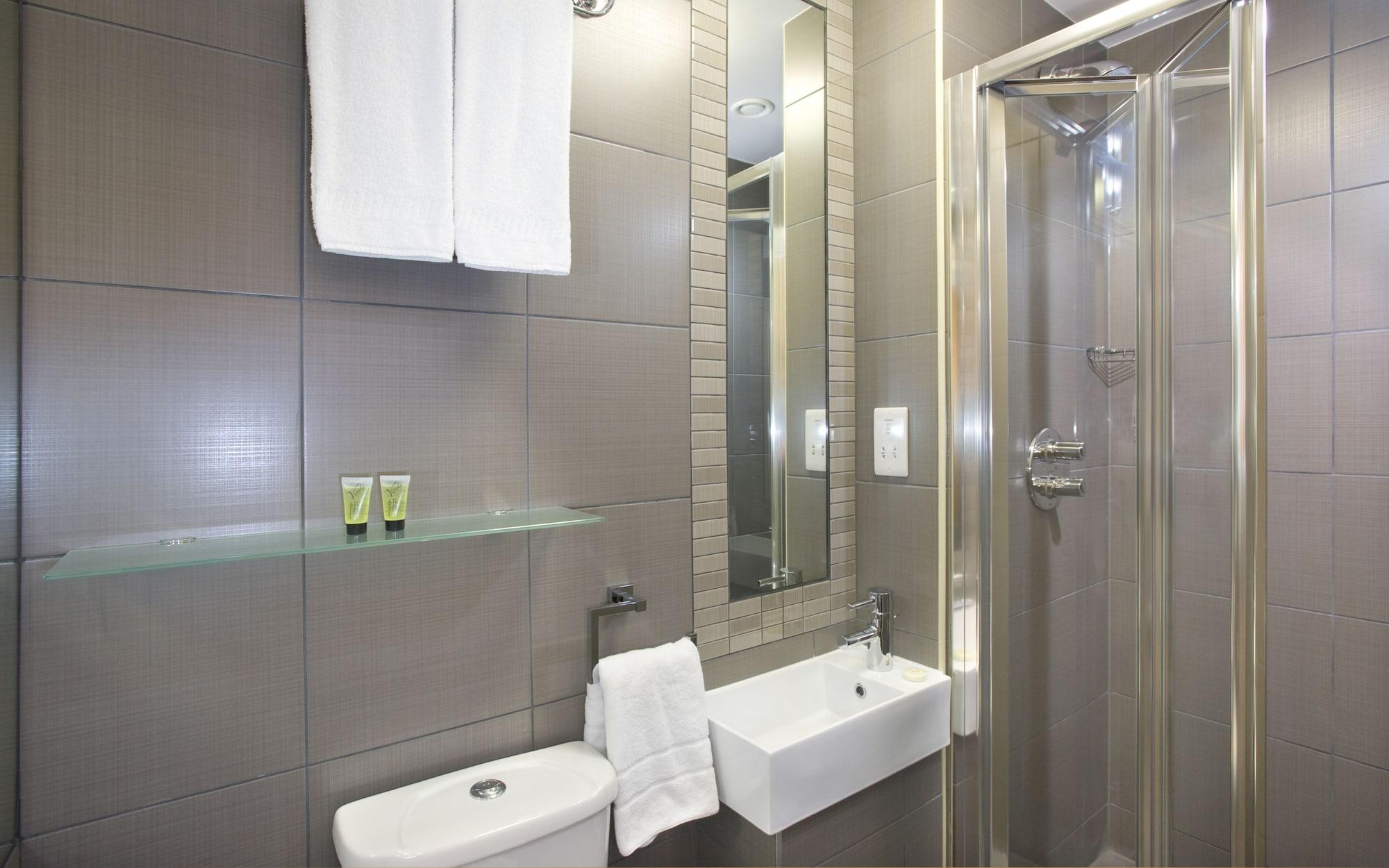 Eden Plaza Hotel 2*