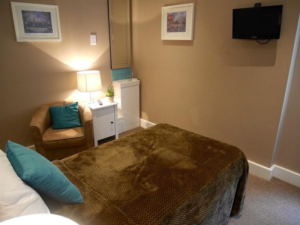 Ravna Gora 3* London