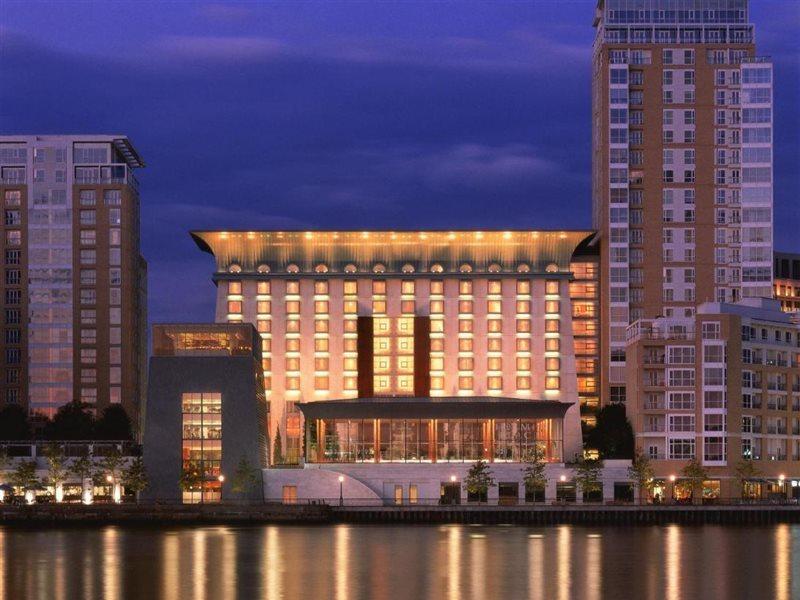 Hotel Canary Riverside Plaza