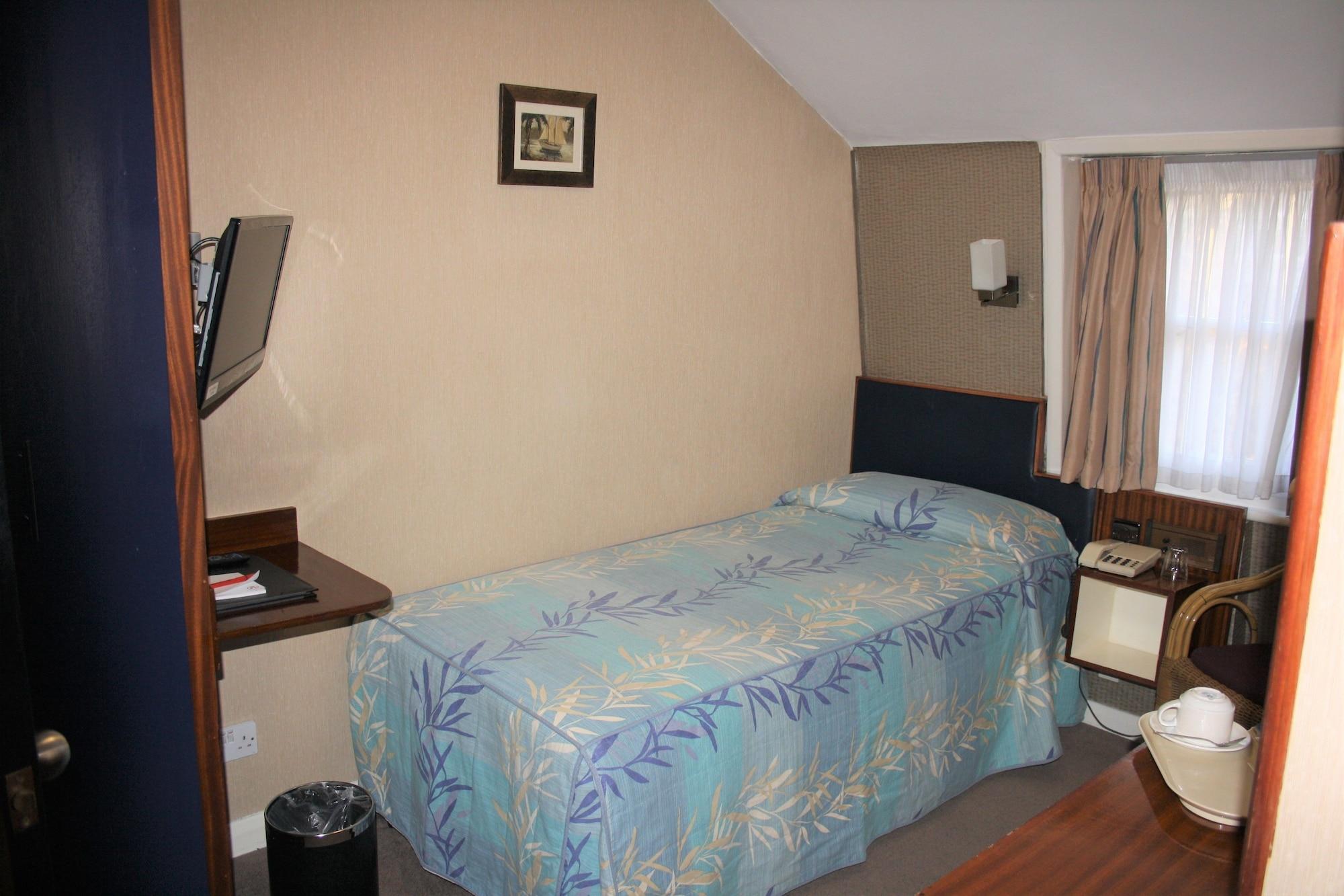 Mitre House Hotel 3*