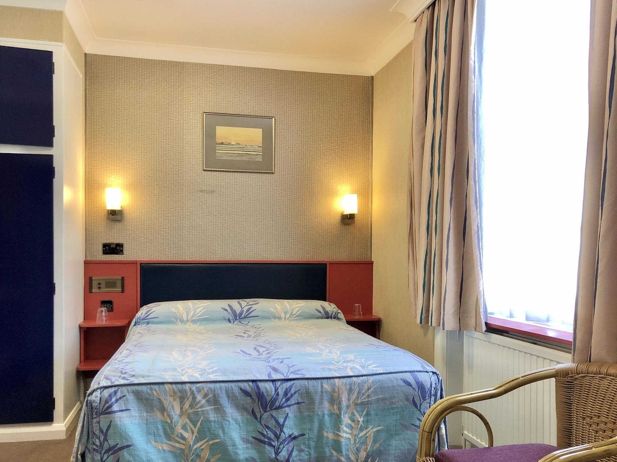 Mitre House Hotel 3*