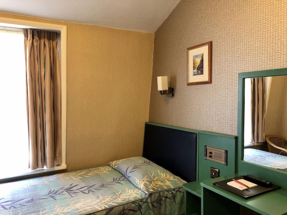 Mitre House 3* London