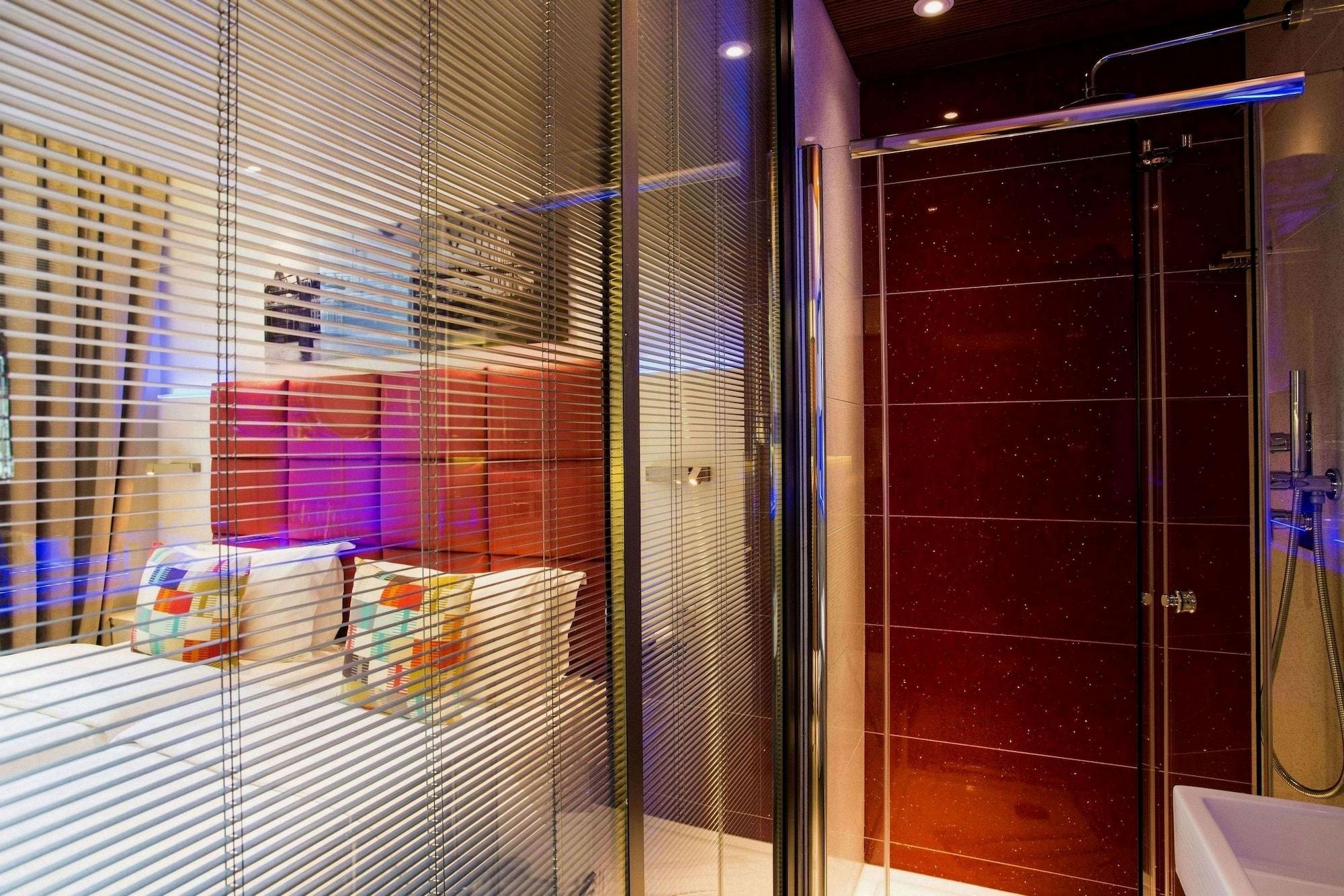 Henley House 4* London