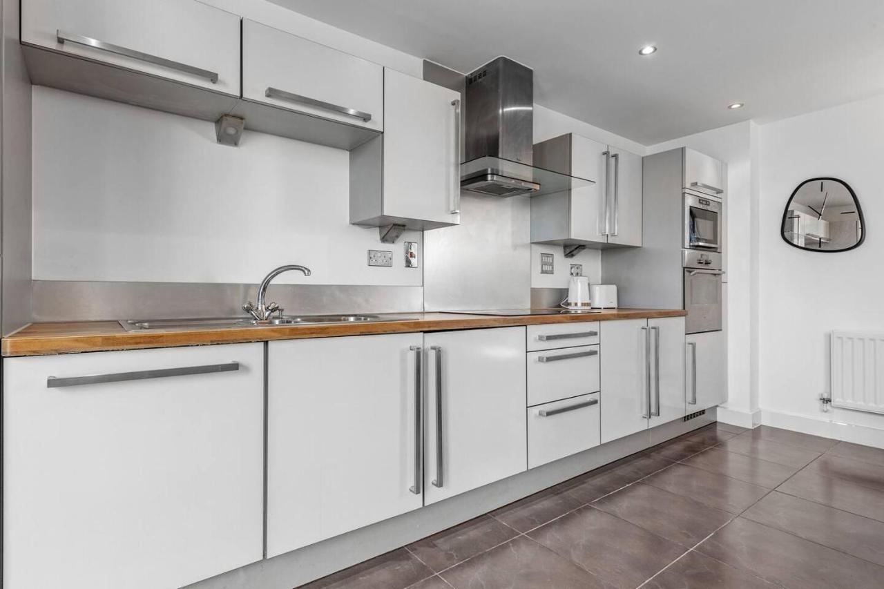 Lovely & Cosy 2 Beds Skyline View