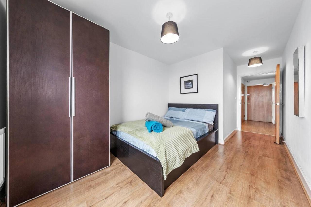 Lovely & Cosy 2 Beds Skyline View Apartment