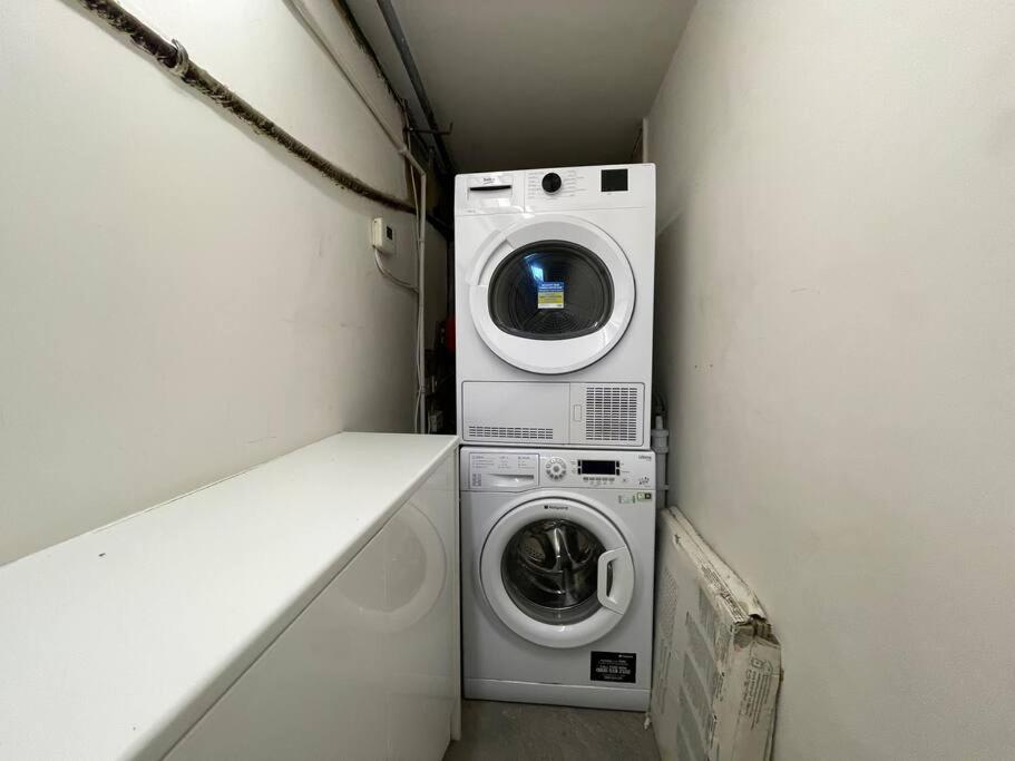 Holiday home Westfield, 8 Beds, 5 Stations 10min, 20min London