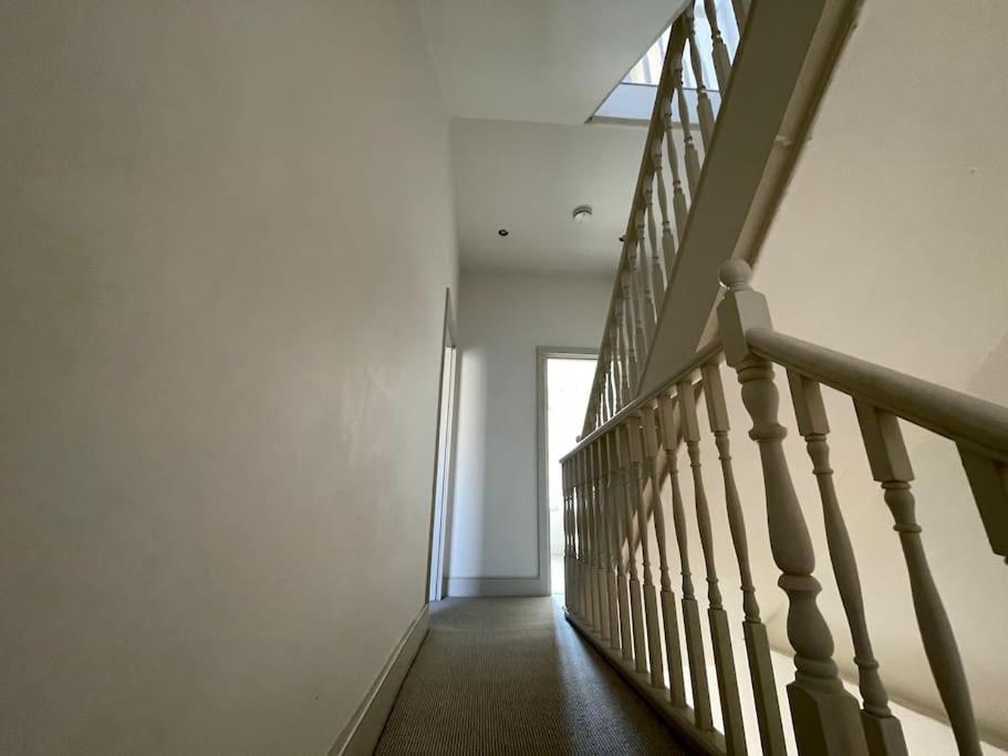 Hébergement de vacances Westfield, 8 Beds, 5 Stations 10min, 20min Londres