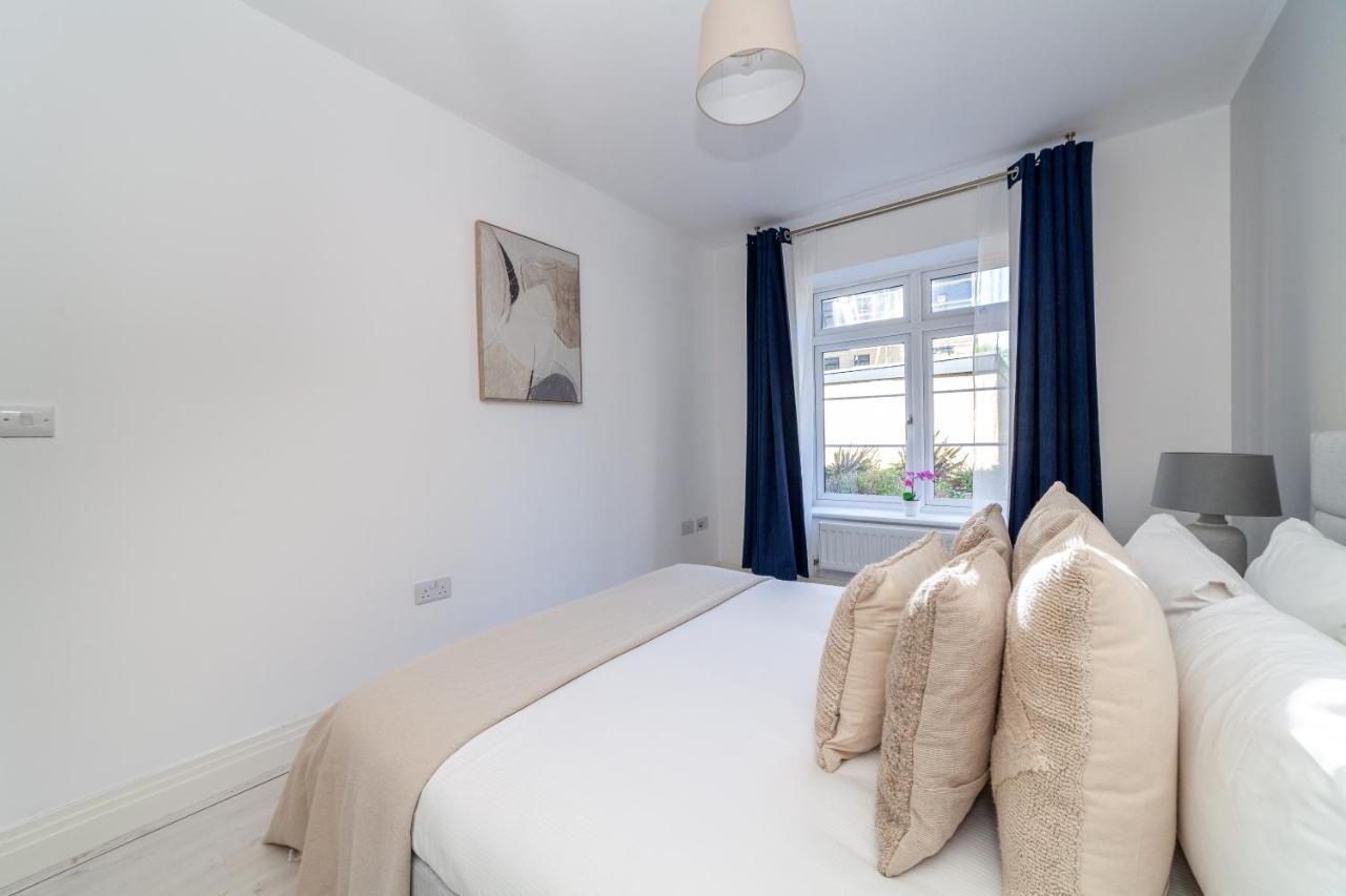 The Isleworth Collection * Londra