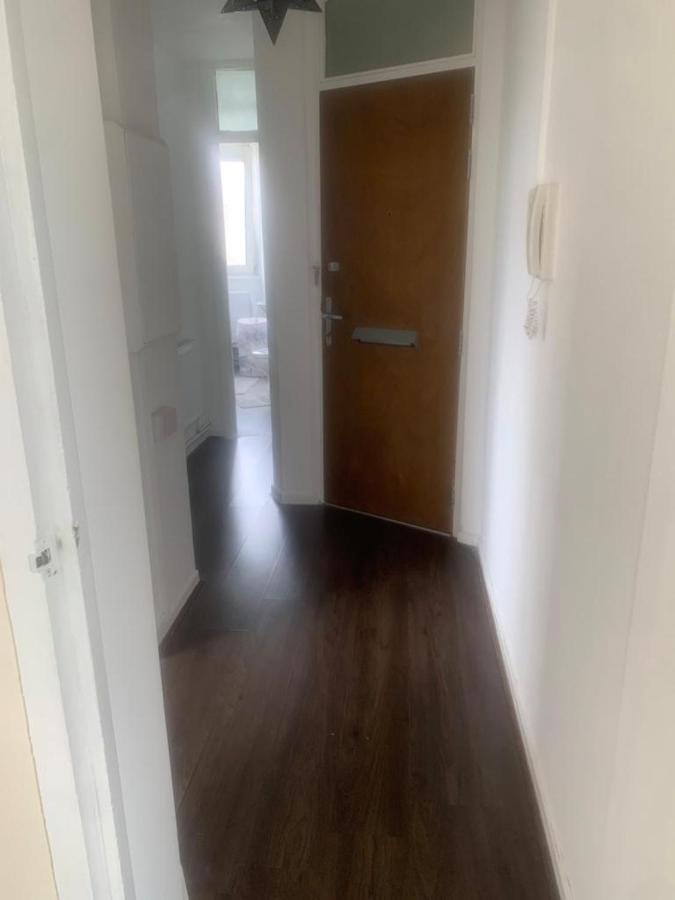 1 Bed Apartment, Close To Station Apartment London