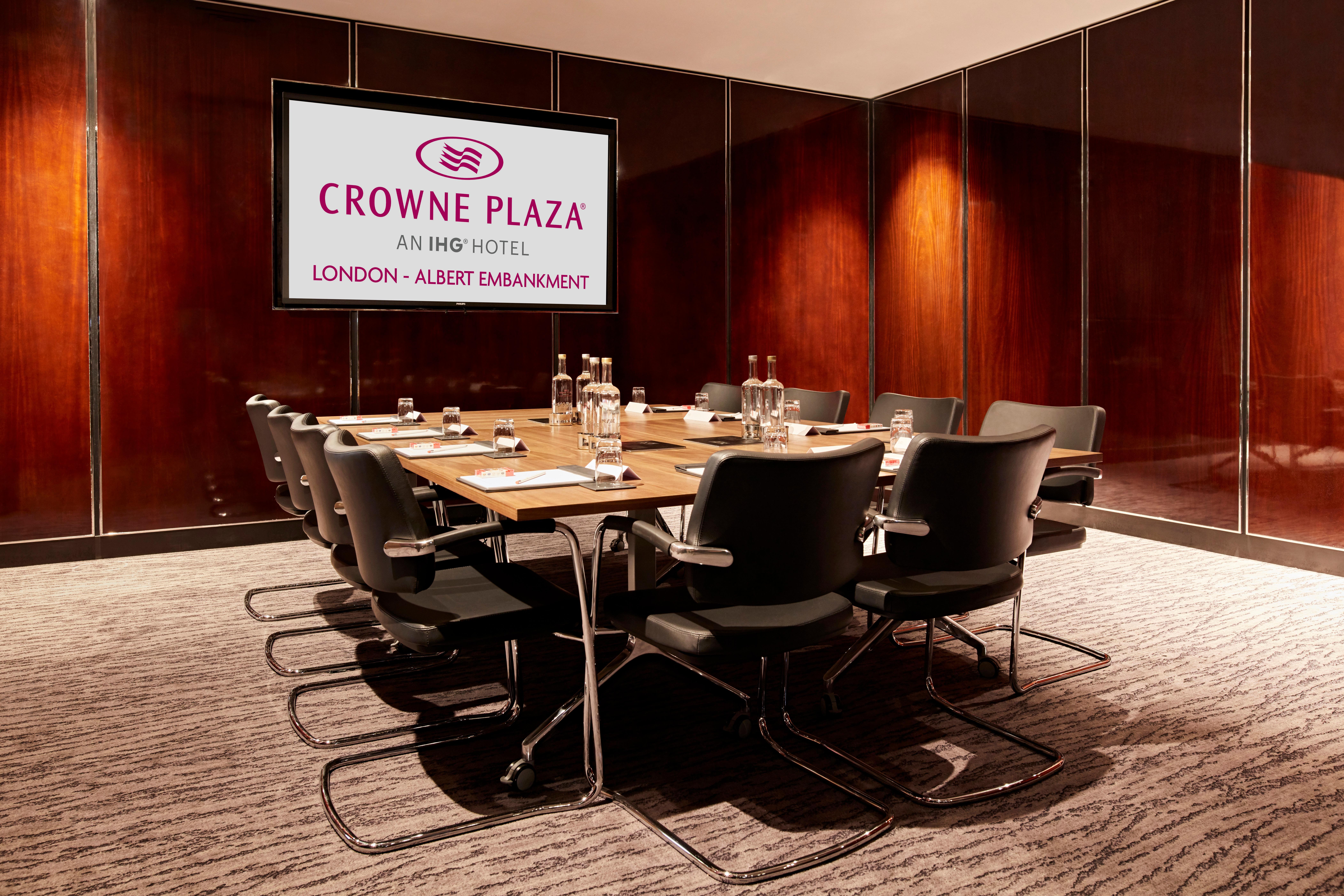 Crowne Plaza - - Embankment Hotel