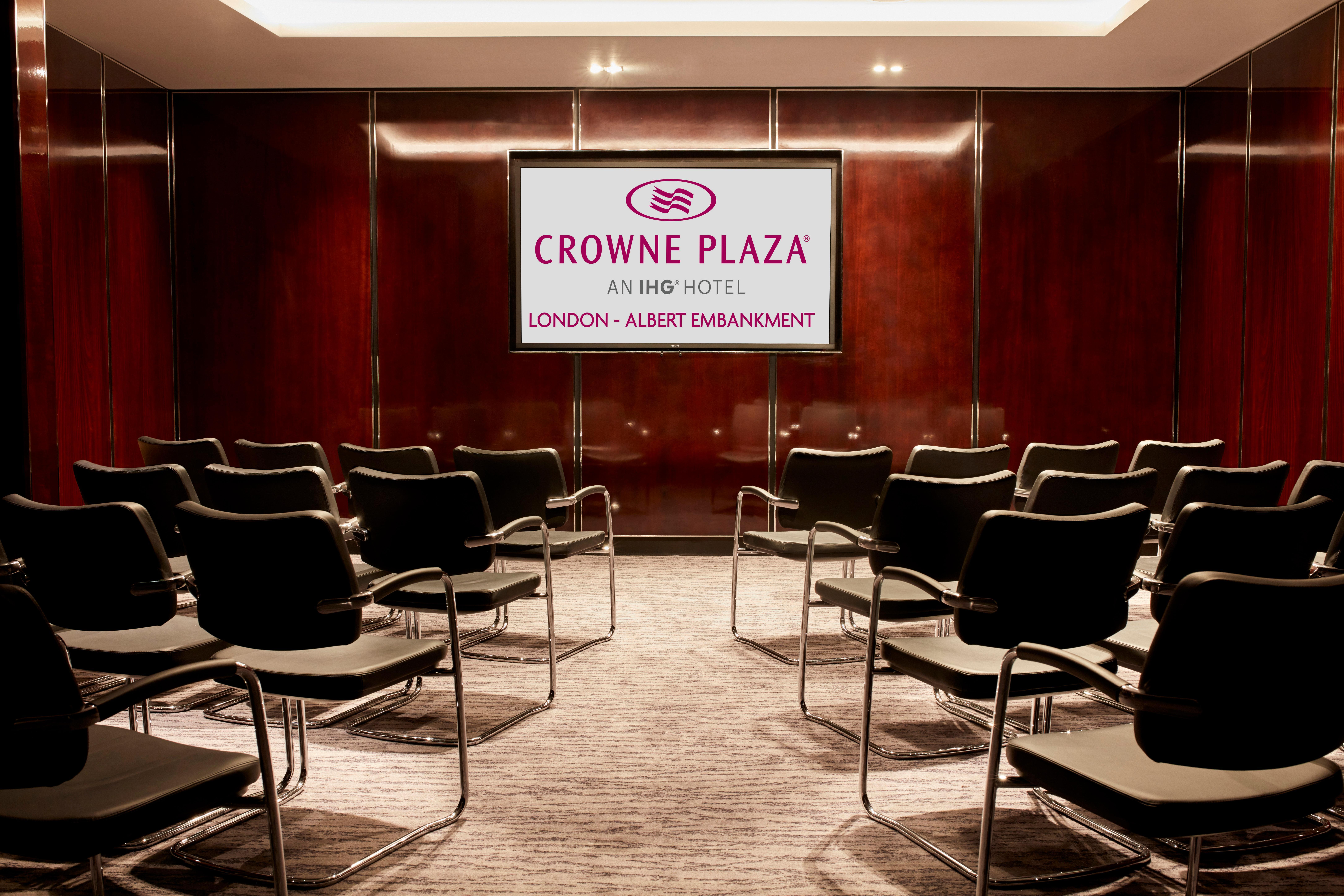 Crowne Plaza - - Embankment Hotel 4*
