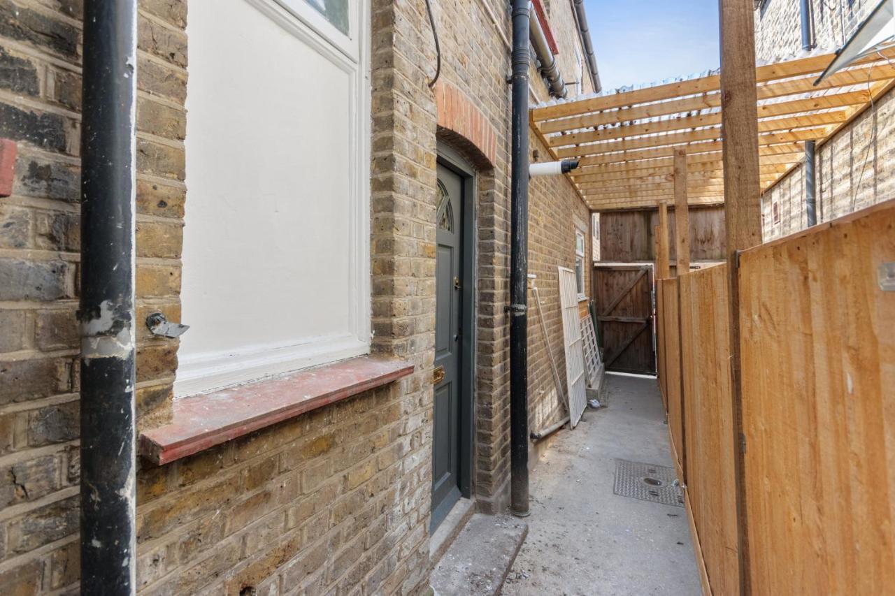 Appartement Fantastic 2bd Barking With Links To The City! Londen