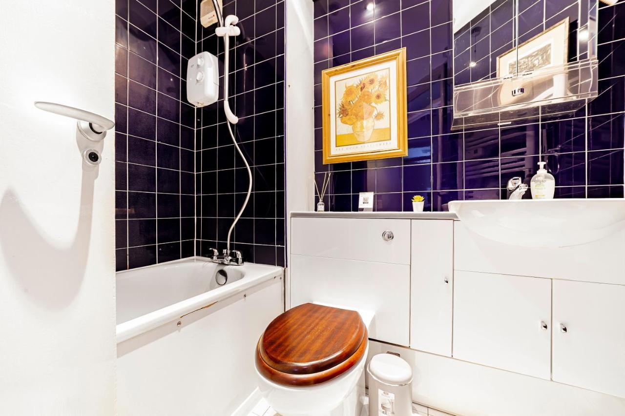 Lovely In Tower Hill, Fantastic Location * Londen