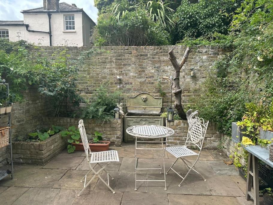 Fairytale Belgravia House - 2 Beds 2 Baths 4 People Hébergement de vacances Londres