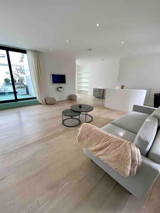 Stunning 4 Bed Mews House With Patio * London