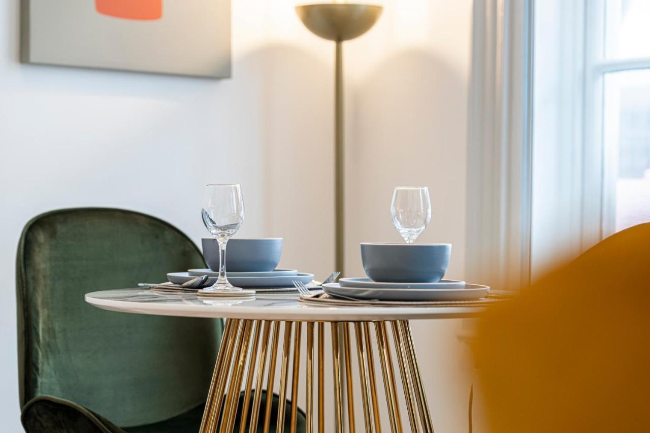 Stylish 1 Bed Flats In Soho, Next To Piccadilly Circus And Trafalgar Square Londen