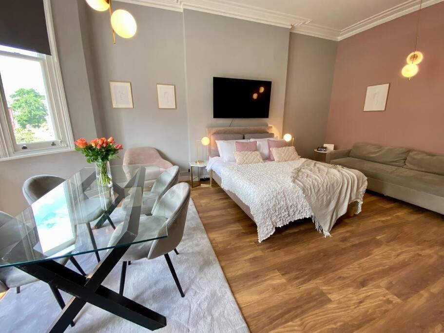 For 3 Near Regents Park N5 Londra