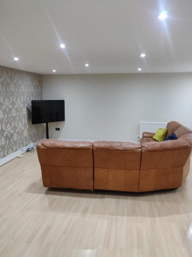 Appartement 3 Bedrooms 2 Baths, Overlooking The River Near Excel, O2, Airport - Sleeps Up To 6 *