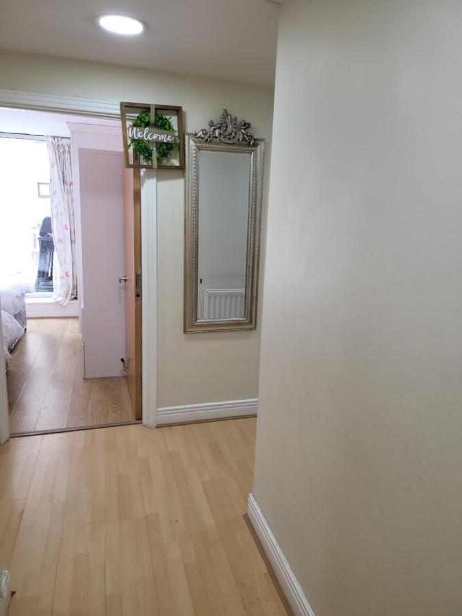 Lägenhet 3 Bedrooms 2 Baths, Overlooking The River Near Excel, O2, Airport - Sleeps Up To 6 *