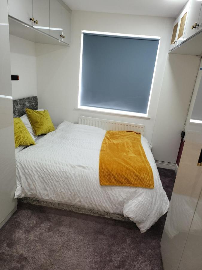 Lägenhet 3 Bedrooms 2 Baths, Overlooking The River Near Excel, O2, Airport - Sleeps Up To 6 London