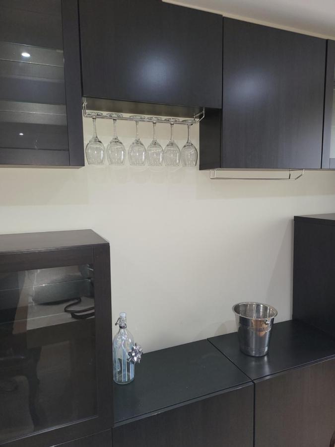 3 Bedrooms 2 Baths, Overlooking The River Near Excel, O2, Airport - Sleeps Up To 6 Appartement *