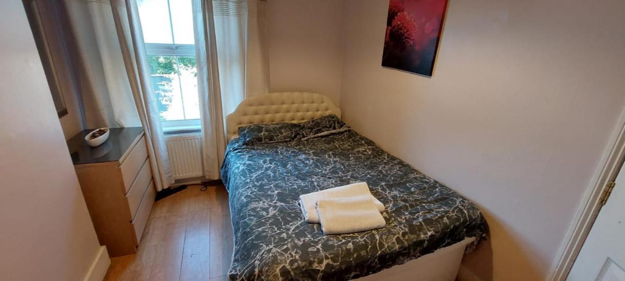 3 Bedroom House Ealing Feriehus