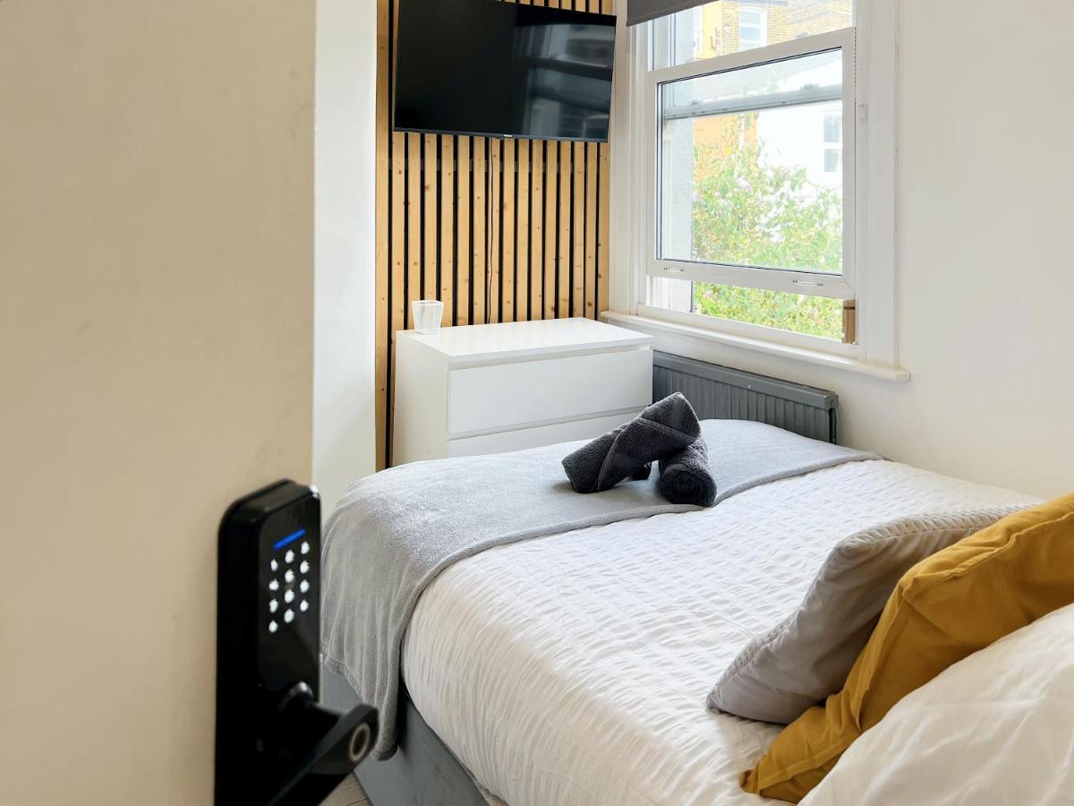 Minet Gardens - Modern Centrally Located - 5 Homestay *