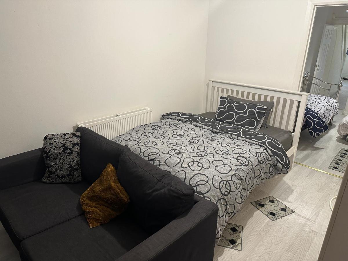 4 Double Bed Family 15 Mins From Central Ldn Lägenhet London