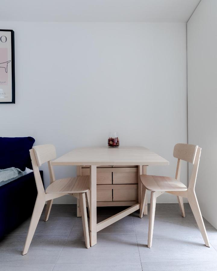 Bright & Charming Hampstead Garden Studio Apartment *