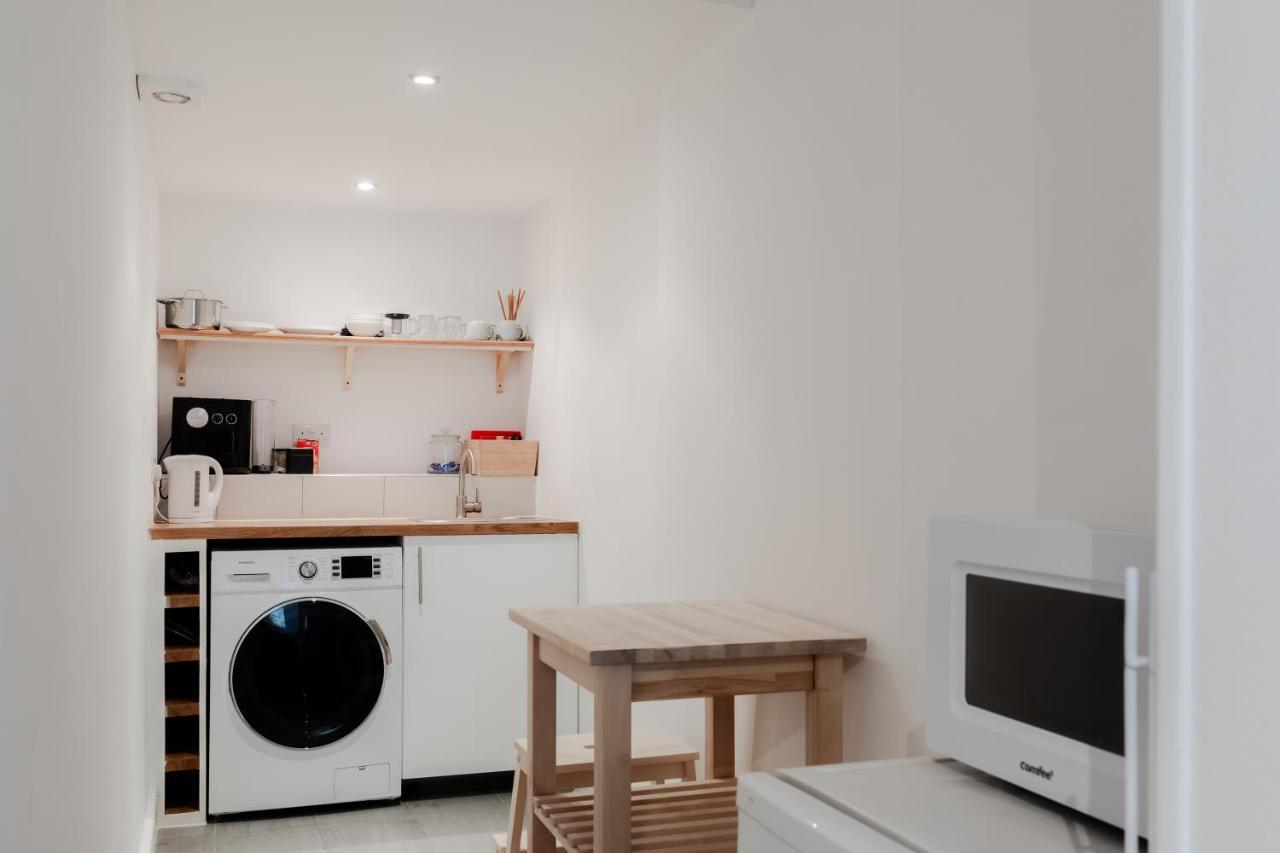 Bright & Charming Hampstead Garden Studio * London
