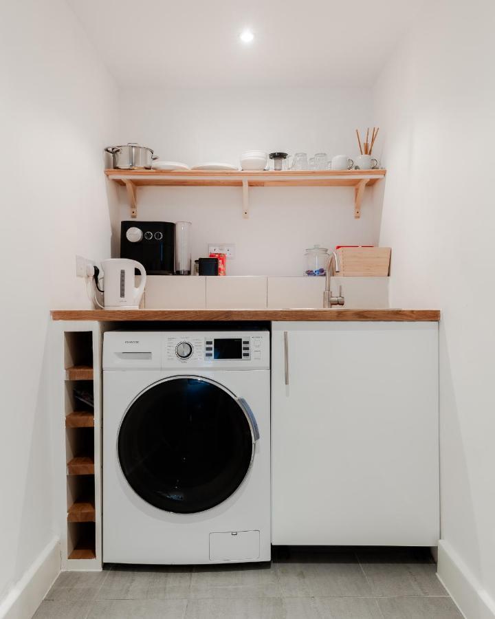 Bright & Charming Hampstead Garden Studio Apartment London