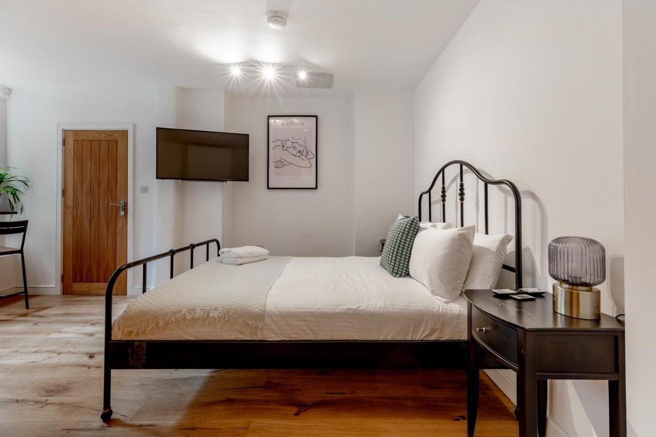 Large Studio In Hampstead With Character *