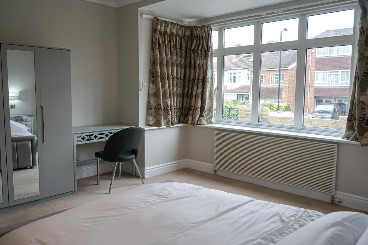 Appartement Luxury 5 Star Apartments, Parking, Garden, Near Metro Stations 10-15mins To Londen