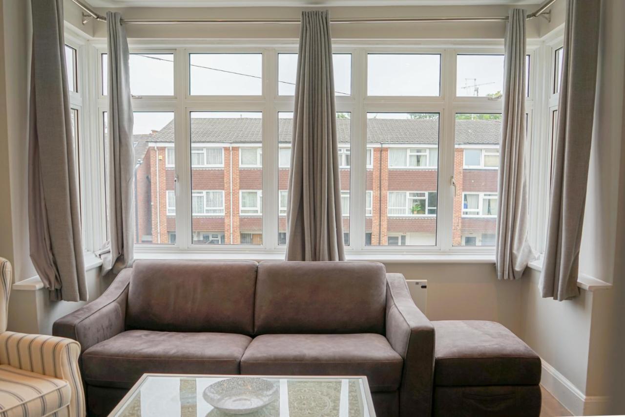 Luxury 5 Star Apartments, Parking, Garden, Near Metro Stations 10-15mins To Appartement *