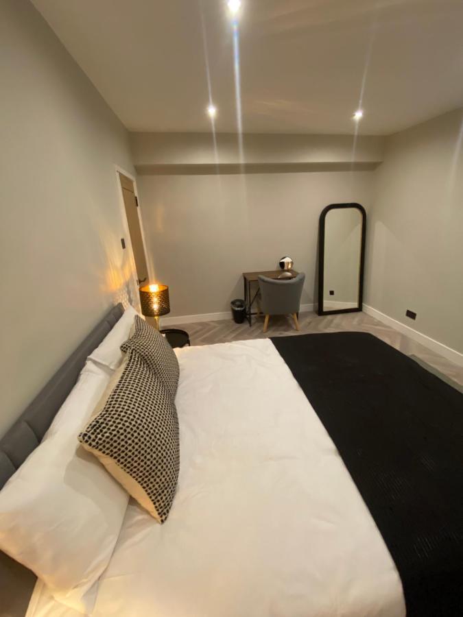 Luxury 2 Bed 1 Bath In By Graceful Appartement Londres