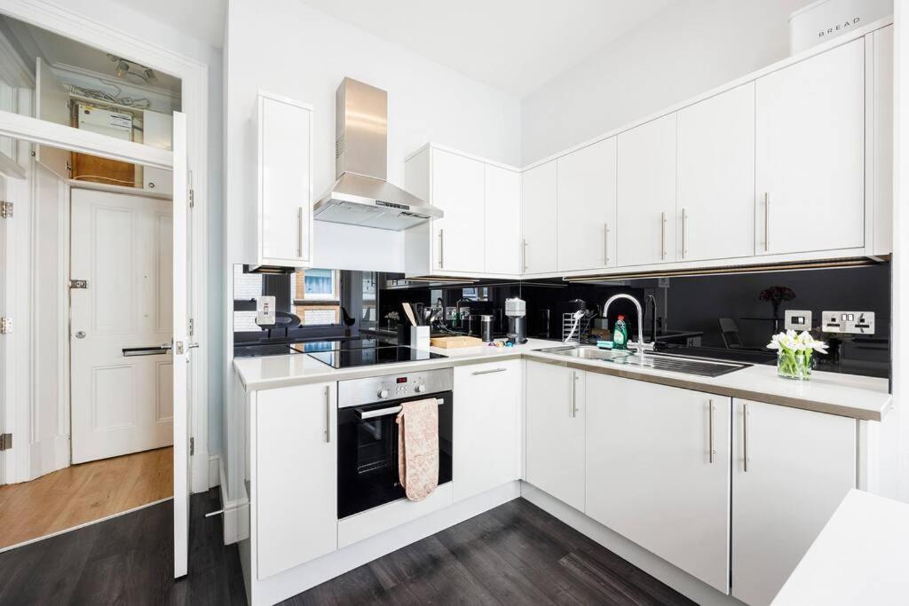 Charing Cross Road One Bedroom Appartamento Londra