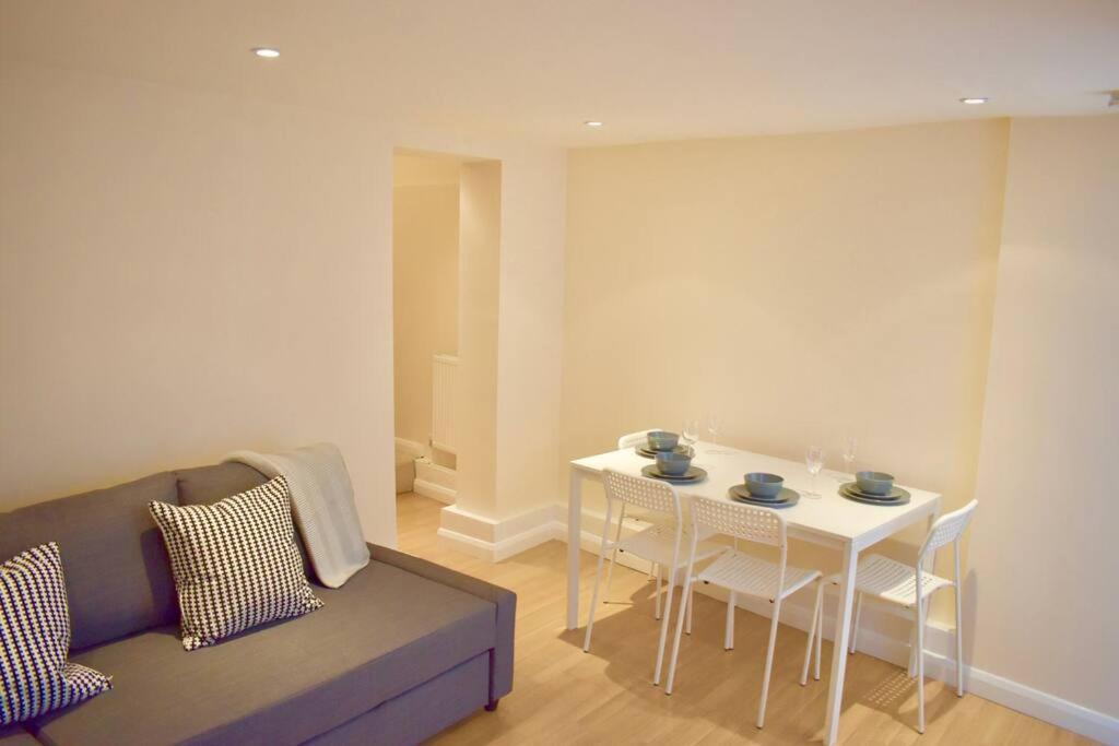 Cosy 1 Bedroom Flat Near The Eye Lägenhet *