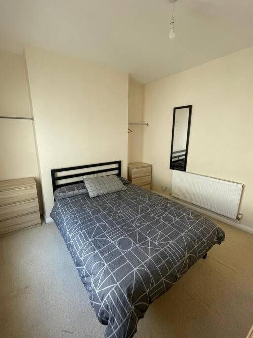 Cosy 1 Bedroom Flat Near The Eye Lägenhet *