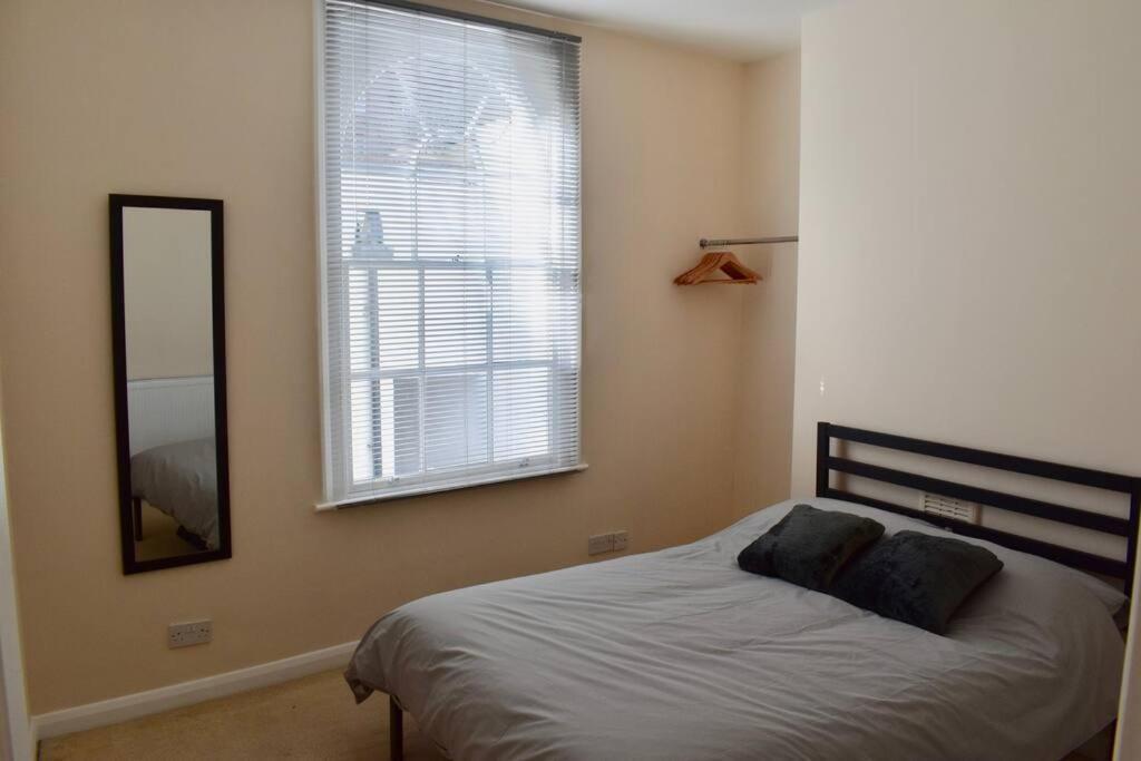 Cosy 1 Bedroom Flat Near The Eye Lägenhet *