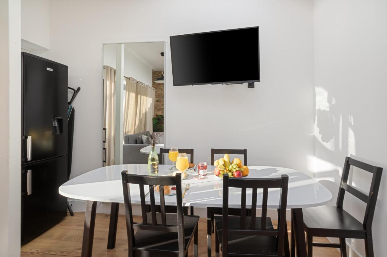 Fabulous Riverside In Putney Lejlighed *
