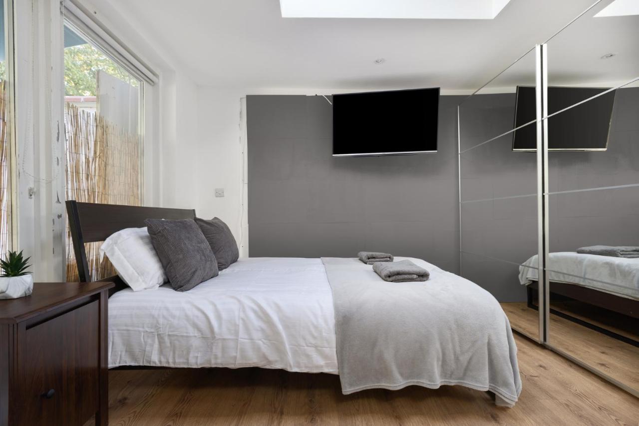 Fabulous Riverside In Putney Lejlighed *
