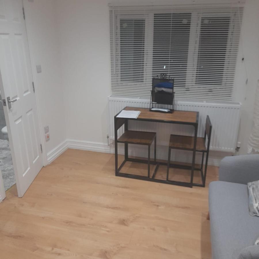 Privatunterkunft Spacious Loft Space With Private En-suite Bathroom *