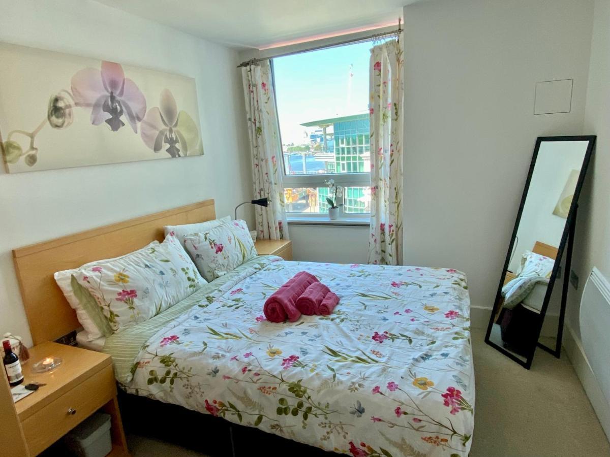 Accommodatie bij particulieren Cosy Private With Private Bathroom In A River View Flat Londen