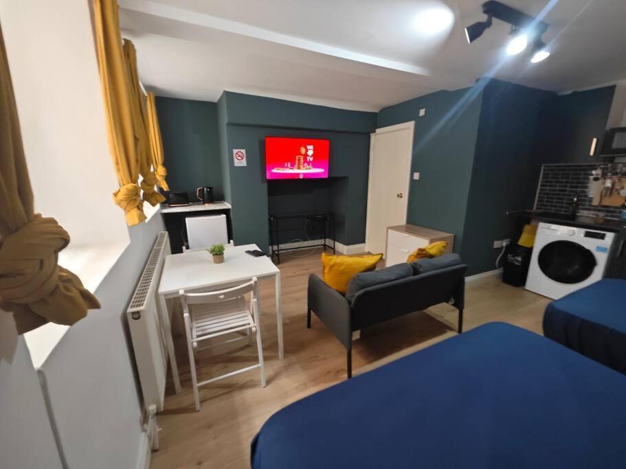 New Studio Flat In Old Street - Zone 1 Lägenhet London