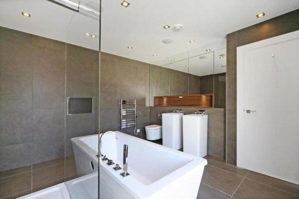 3 Bed/3.5 Bath Gated Mews House W/ Private Garden *