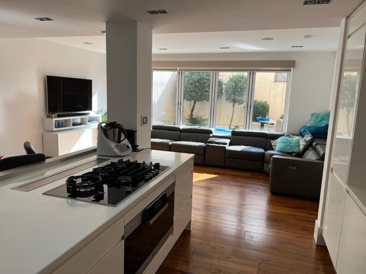 3 Bed/3.5 Bath Gated Mews House W/ Private Garden Ferienhaus
