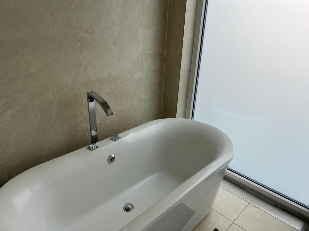Ferienhaus 3 Bed/3.5 Bath Gated Mews House W/ Private Garden London