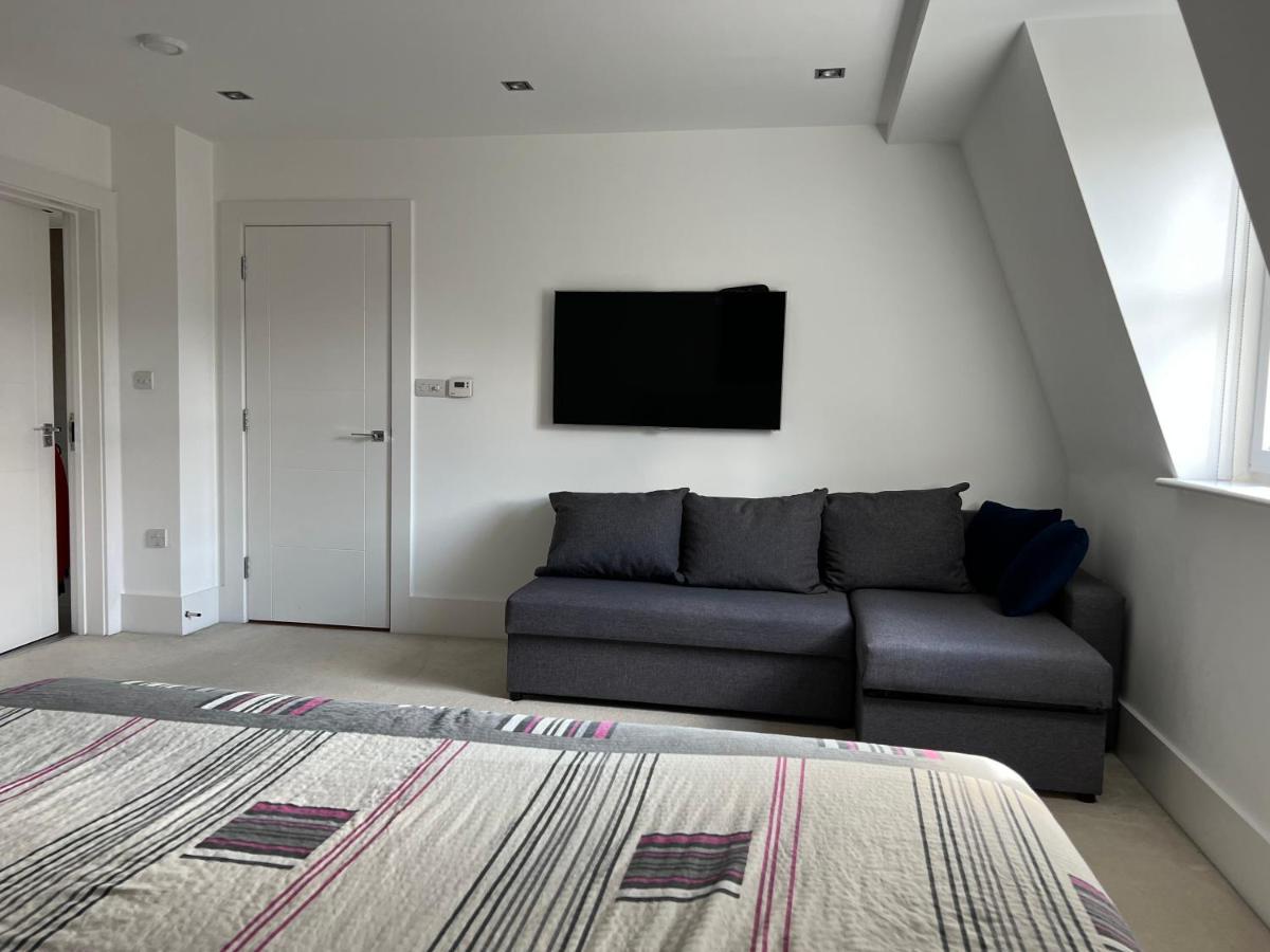 3 Bed/3.5 Bath Gated Mews House W/ Private Garden *