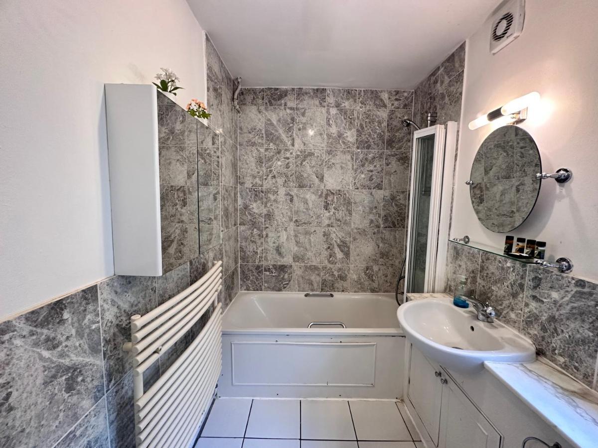 Private Family Apartment, In Victoria Posh Sw1 * Londra